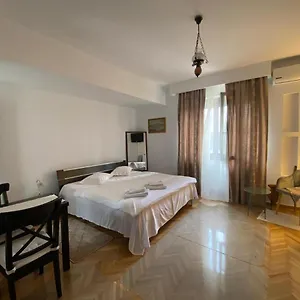 Dinamic Old Town Apartment