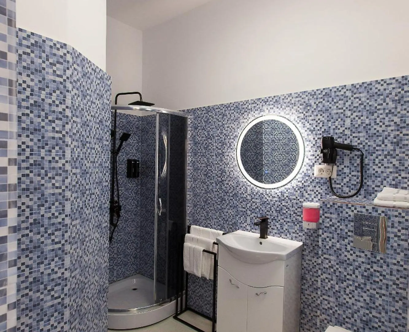 Al Centro Bed & Breakfast Bucureşti 0*,  România